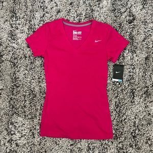 👚NWT Women’s Nike Dri-Fit Shirt